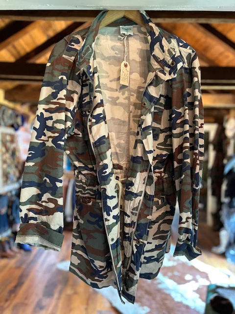 Vintage Camouflage Jacket (Size LG/XL)