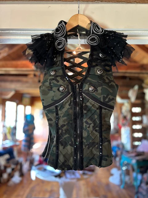 Camouflage Zipper Flower Vest
