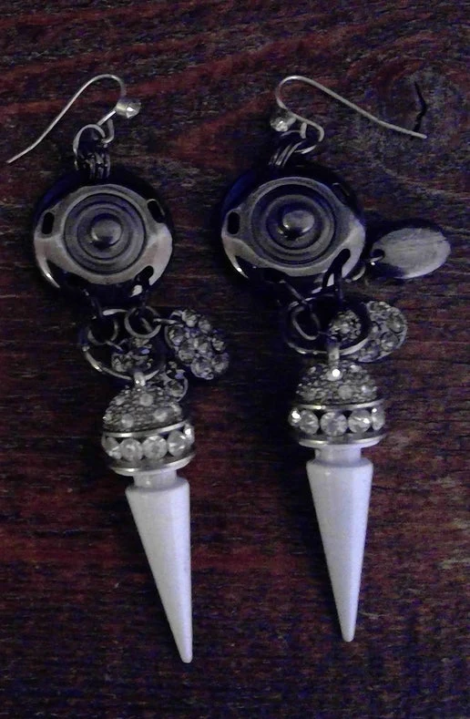 Glynneth B. Gold & Cream Point Earrings #455