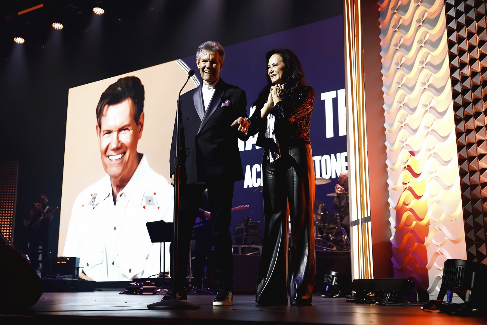 Randy Travis Receives ACM Milestone Award at 18th ACM Honors